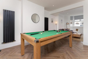 Luxury Town House with Pool Table